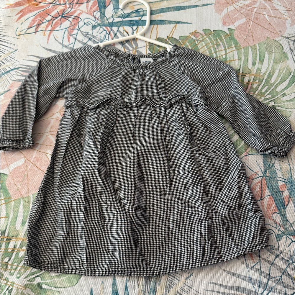 White and black buffalo print ruffled top long sleeve baby girl dress size 3-6 M